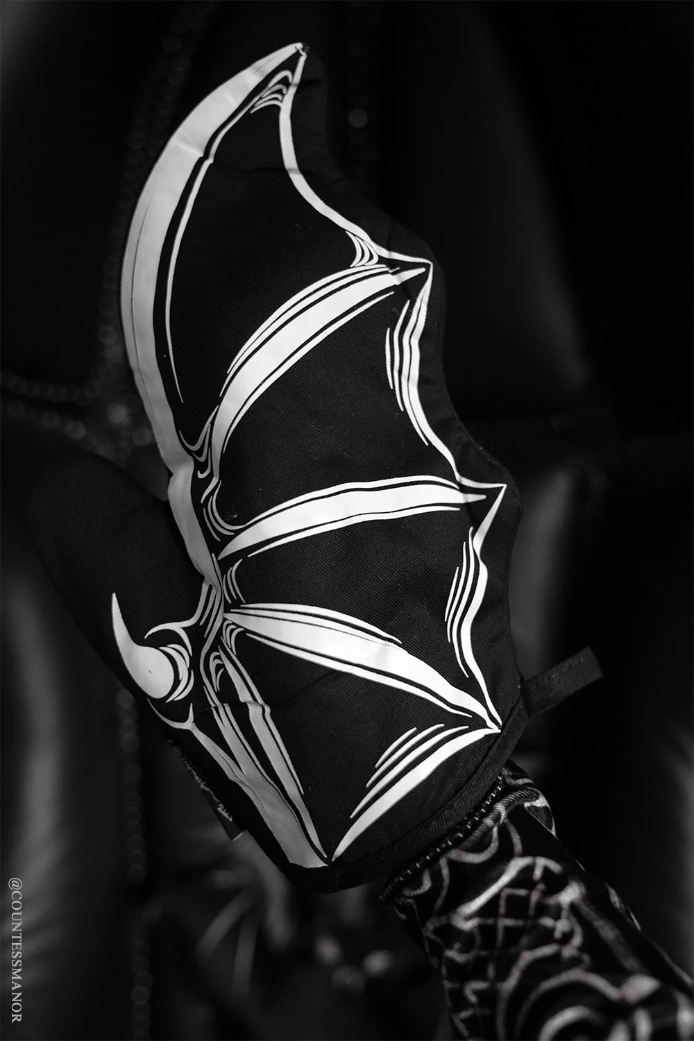 Batwing Oven Mitts [Set of 2] - Image 2