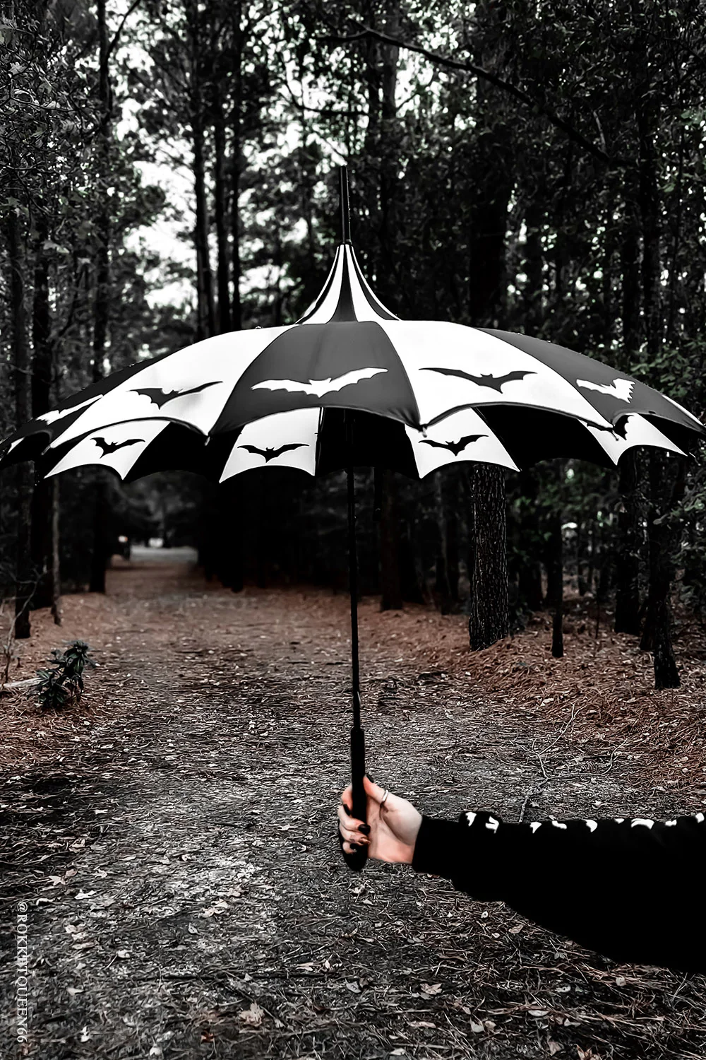Batwing Pagoda Umbrella [Batty Black/White] - Image 3