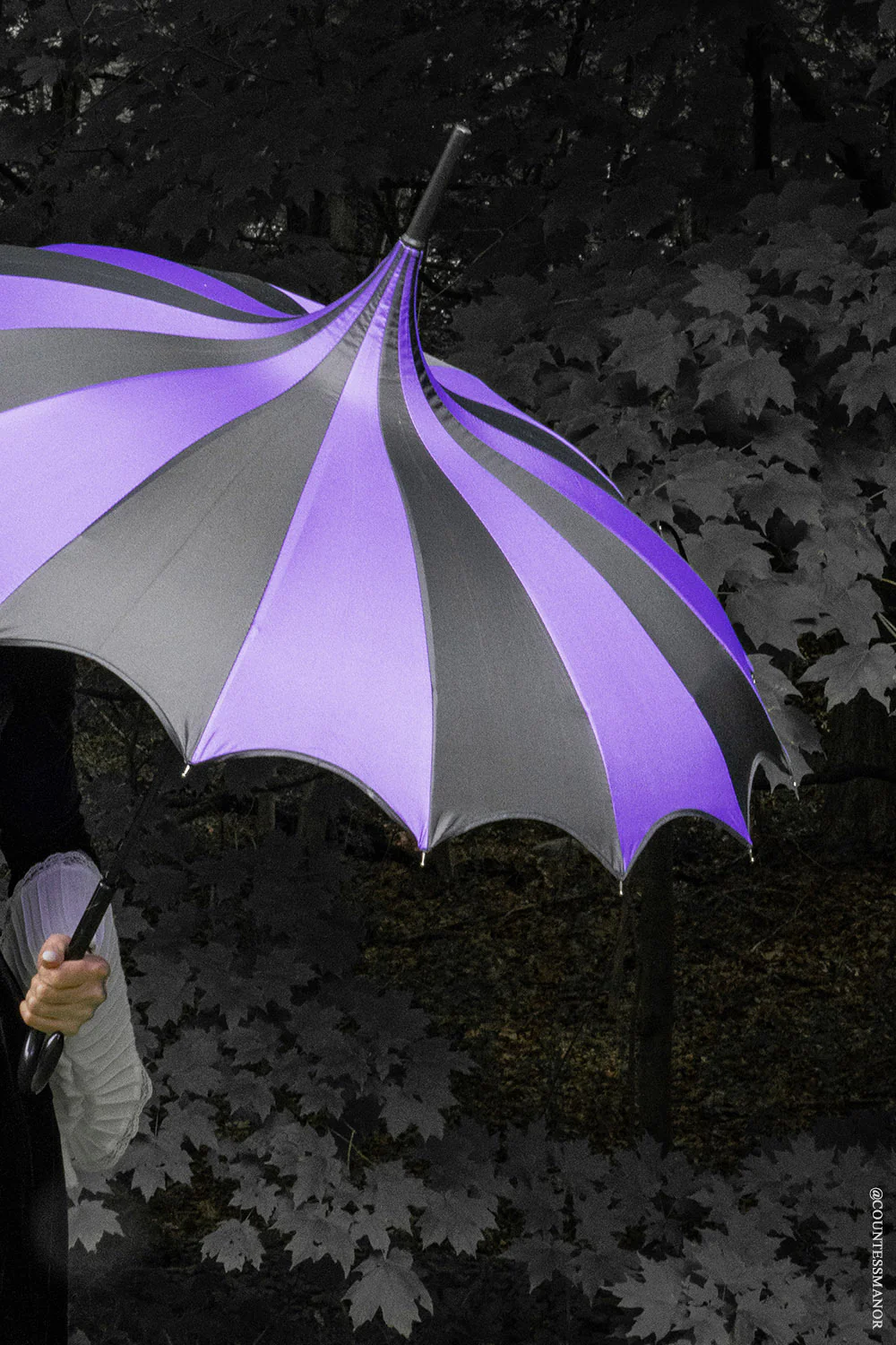 Batwing Pagoda Umbrella [BLACK/DARK PURPLE] - Image 4