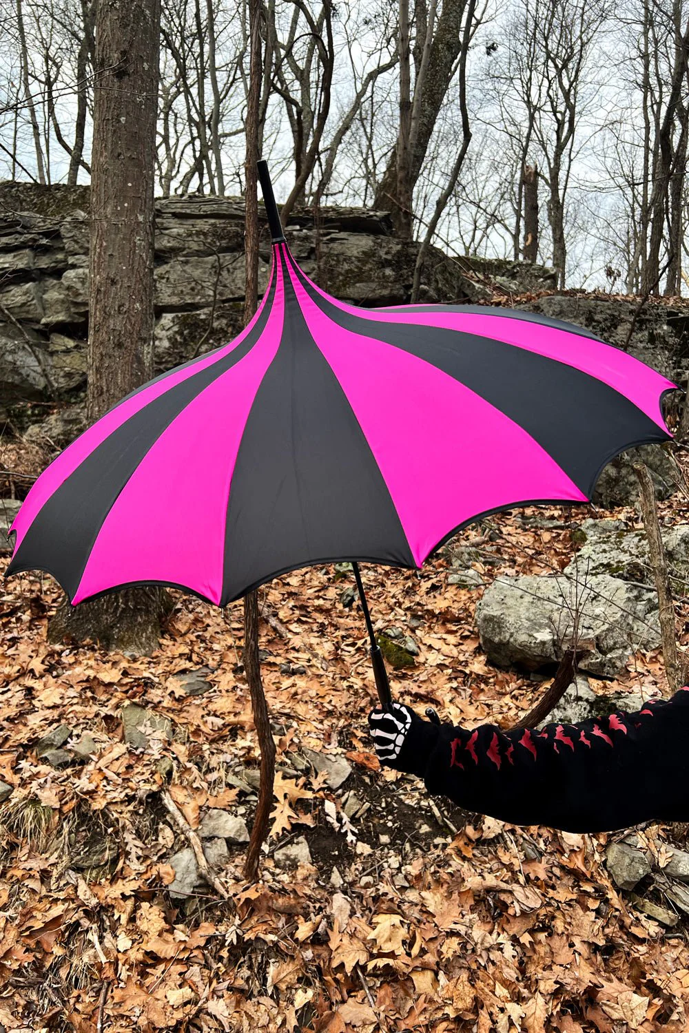 Batwing Pagoda Umbrella [BLACK/HOT PINK STRIPED] - Image 11