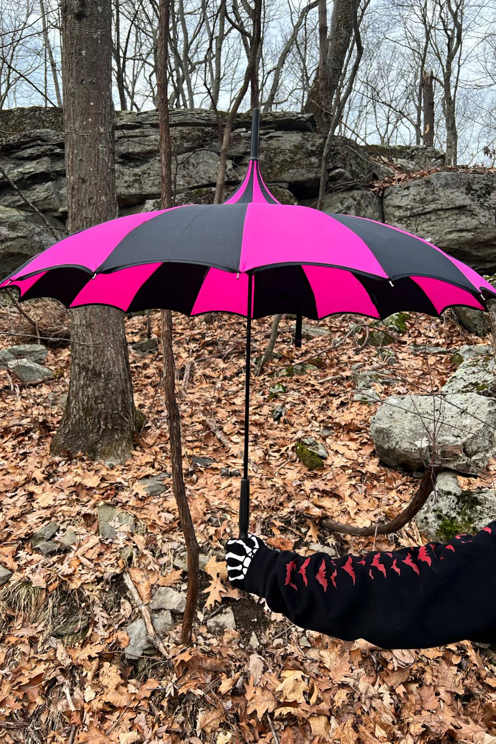 Batwing Pagoda Umbrella [BLACK/HOT PINK STRIPED] - Image 12