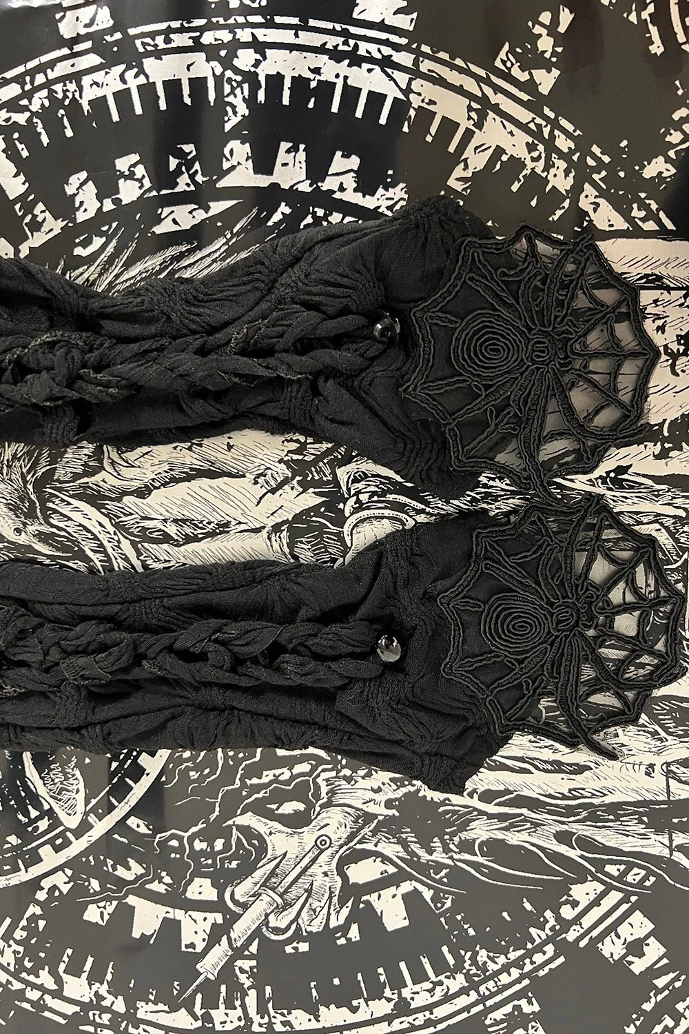 Bitten Black Widow Gloves - Image 6