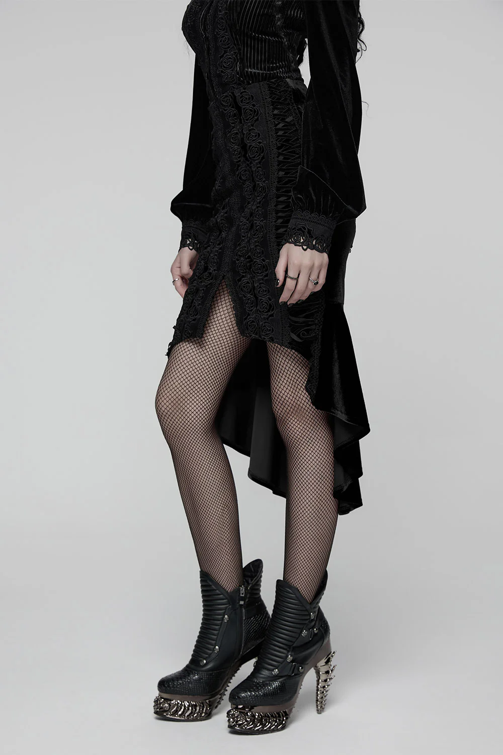 Bloomthorn Manor Velvet Skirt [Black] - Image 4
