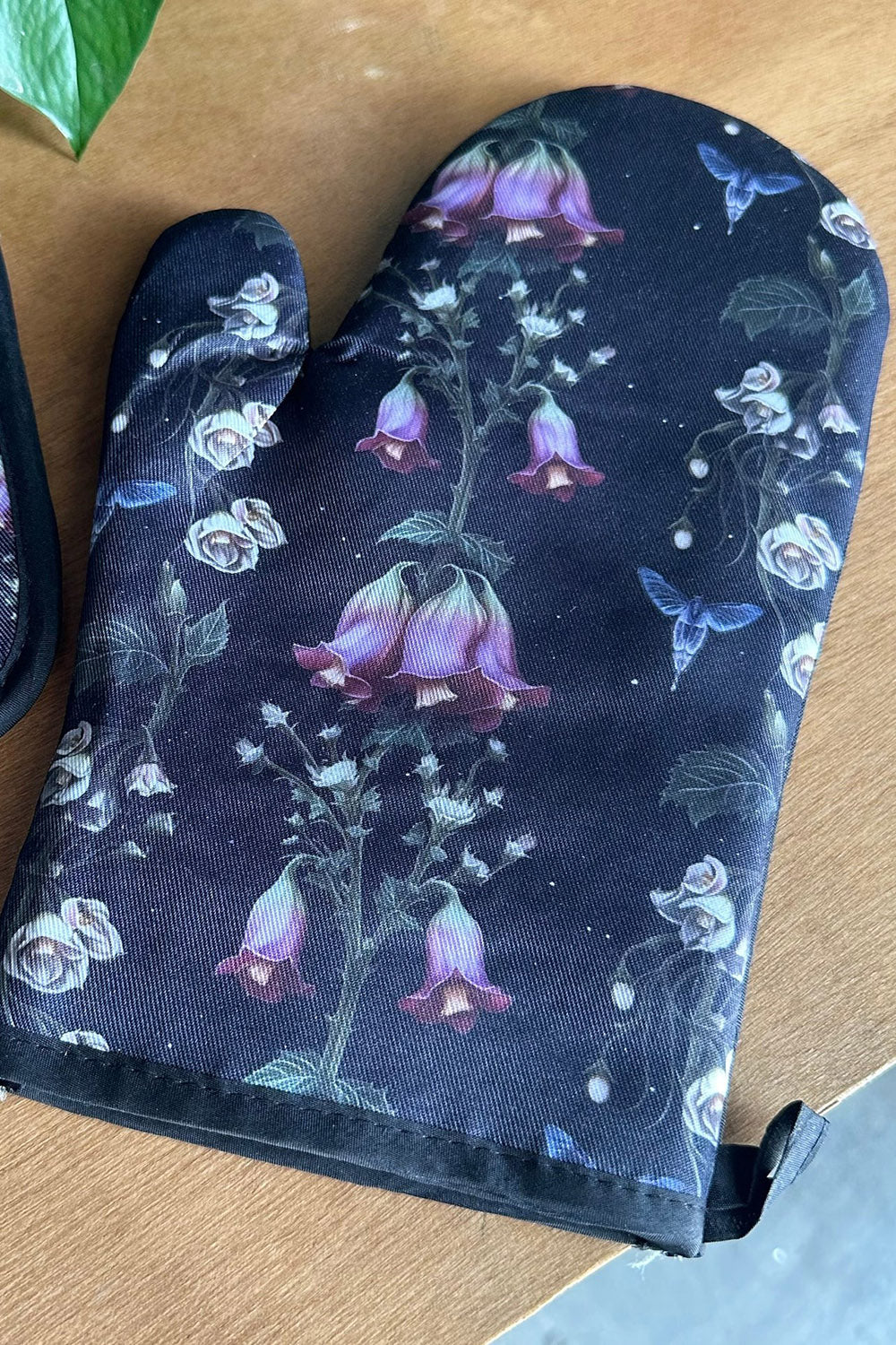 Flowering Foxglove Oven Mitt Set - Image 4