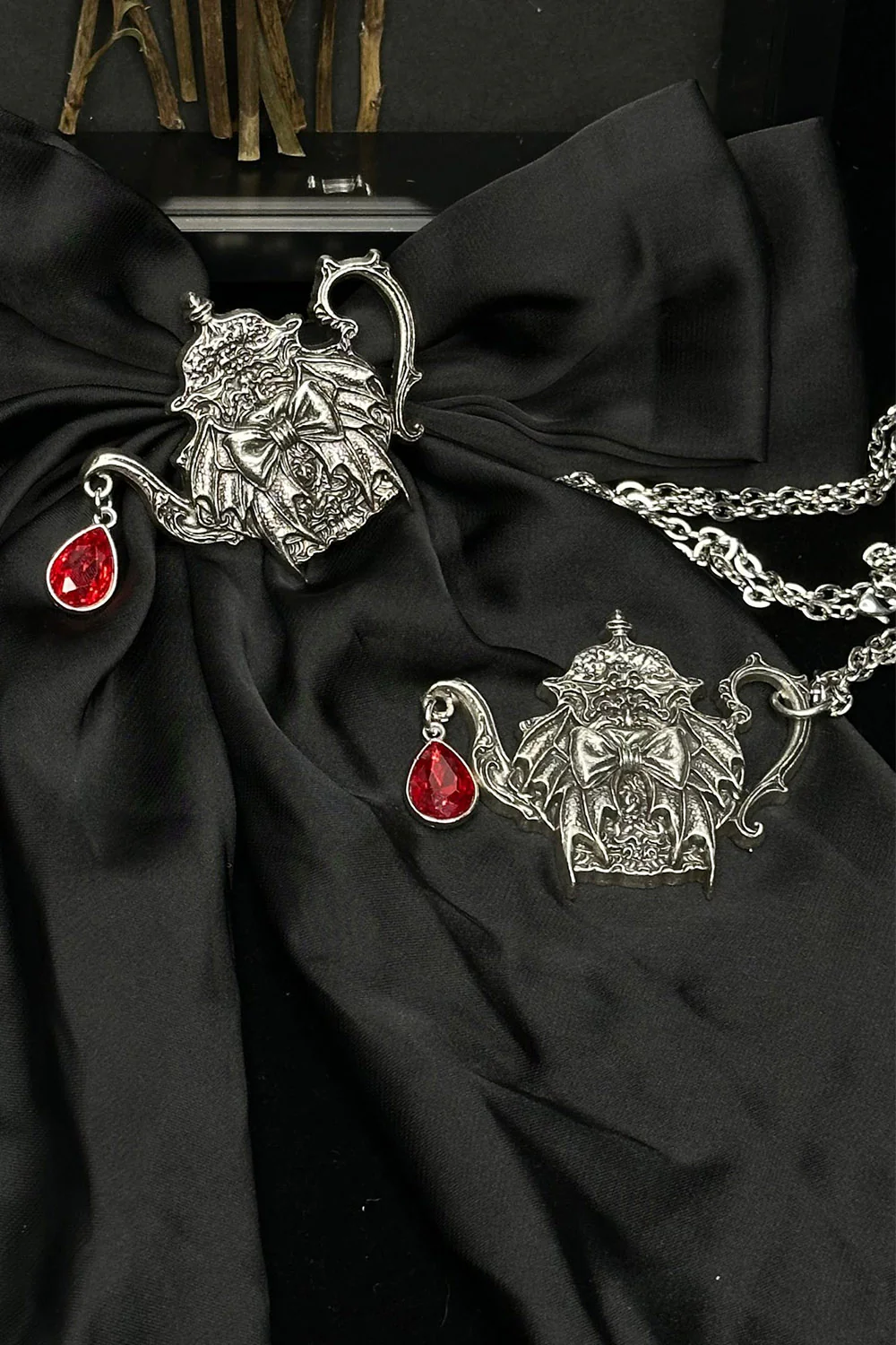 Mad Tea Party: Victorian Teapot Necklace - Image 4