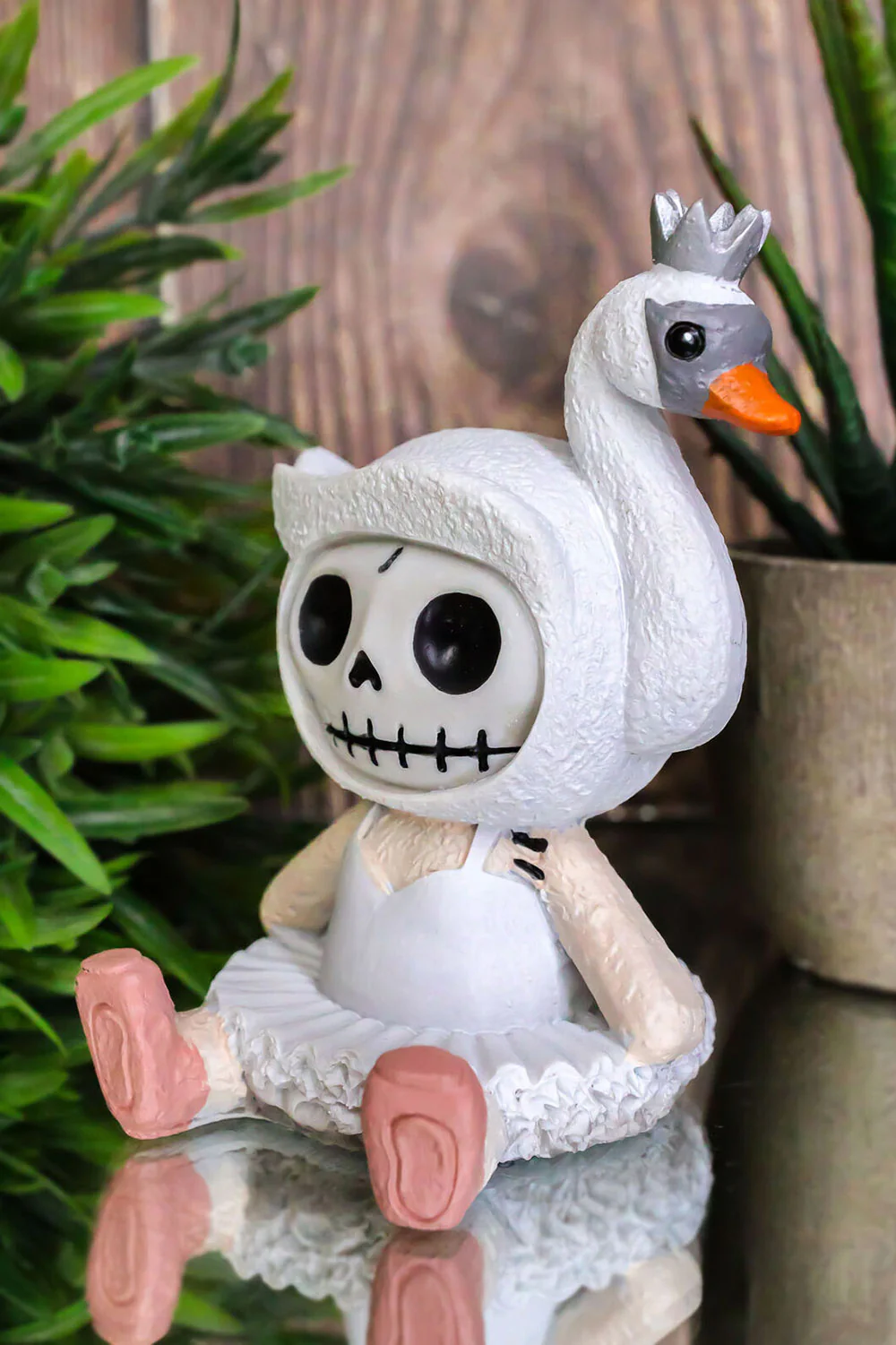 Odette the Swan Statue - Image 2