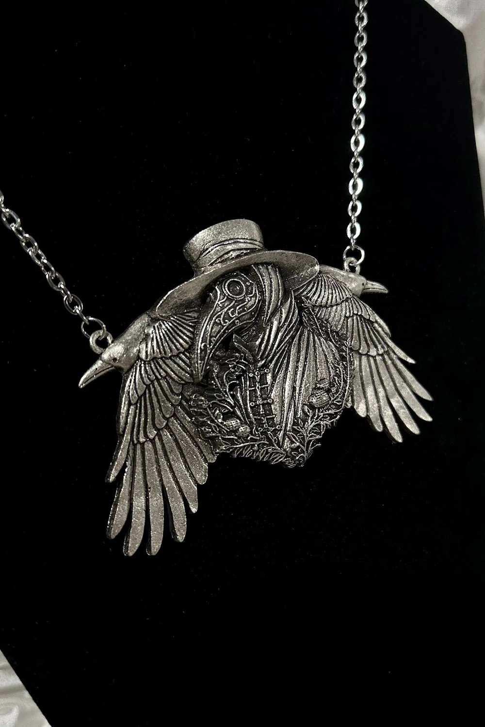 Plague Doctor Necklace [Mother of Hades x VampireFreaks] - Image 4