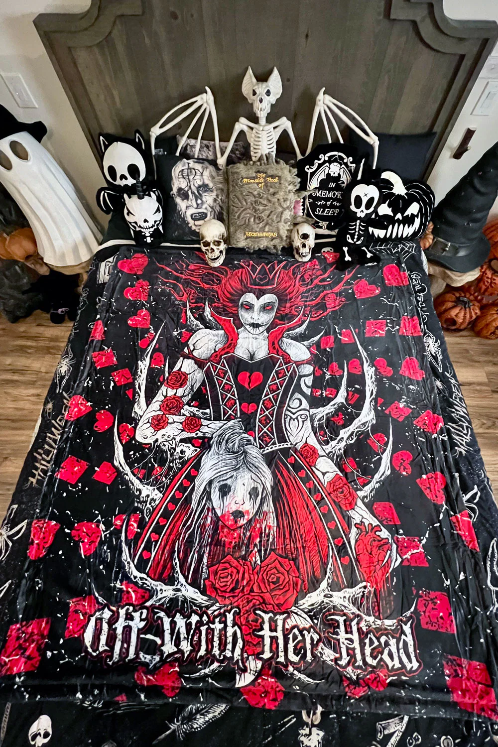 Queen of Hearts Throw Blanket - Image 3