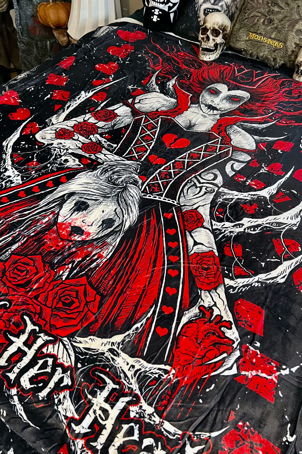 Queen of Hearts Throw Blanket - Image 4