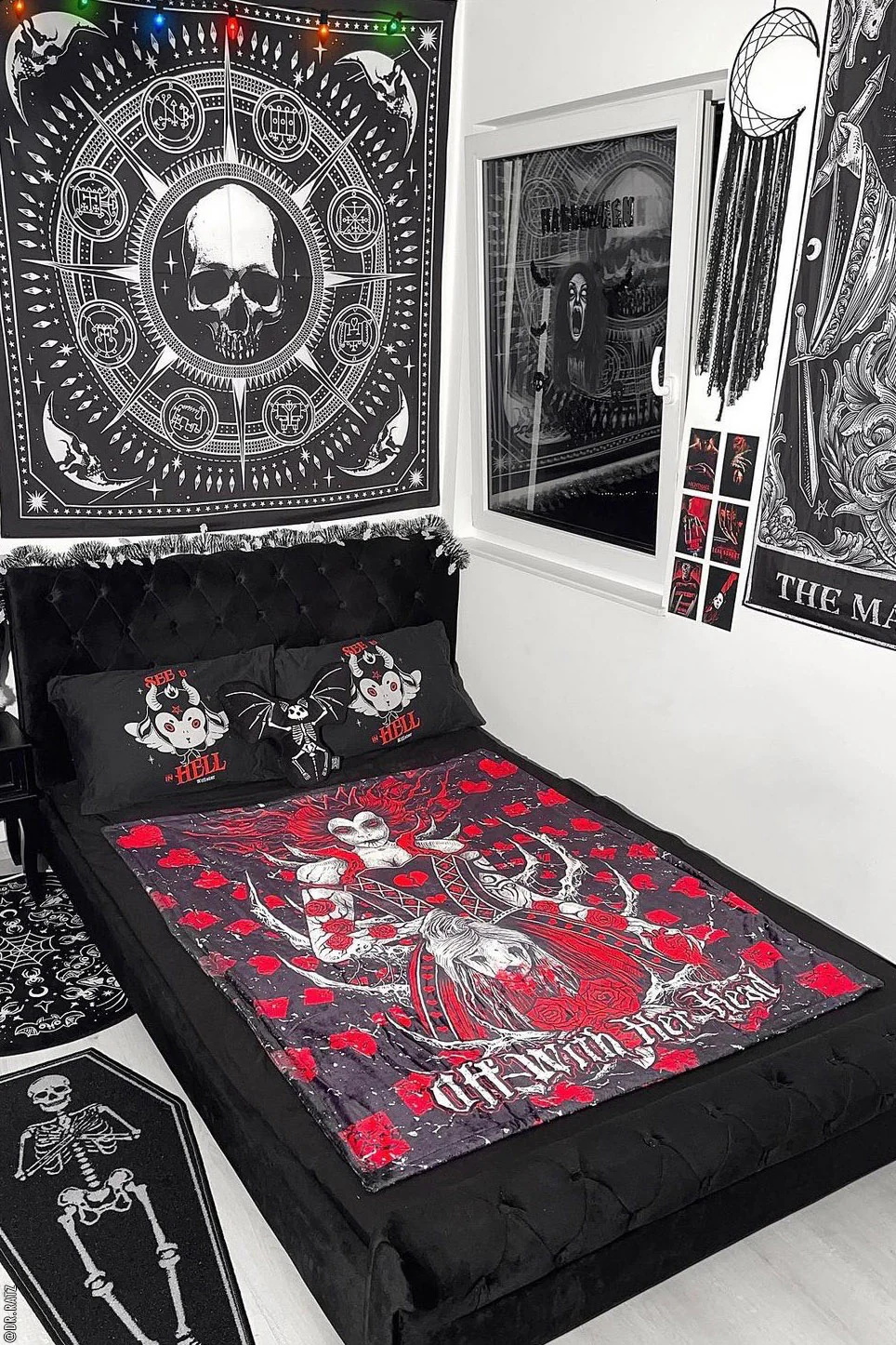Queen of Hearts Throw Blanket - Image 9