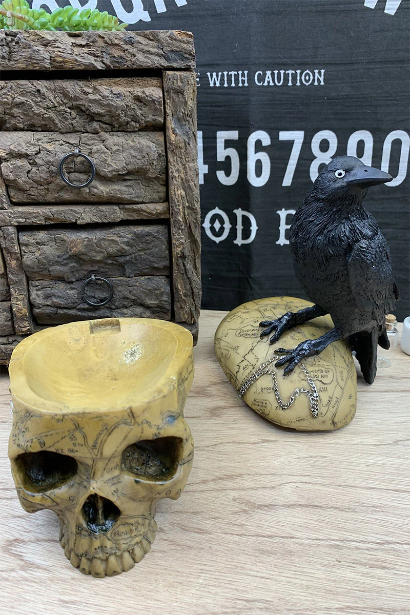 Salems Familiar Box - Image 3