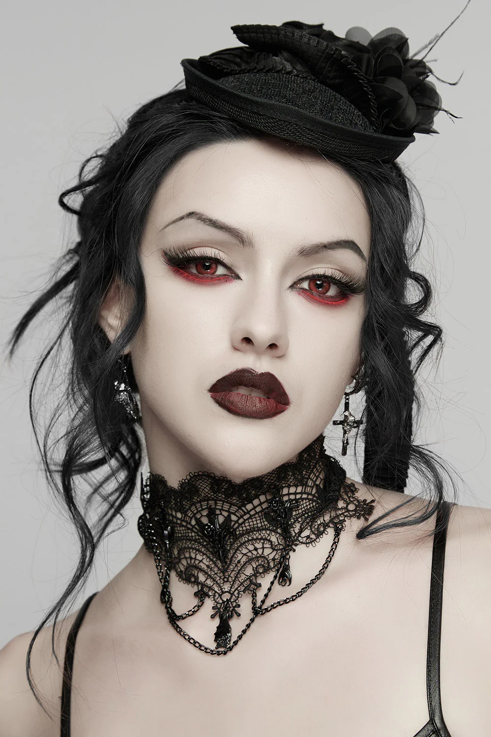 Spindle Spider Lace Choker
