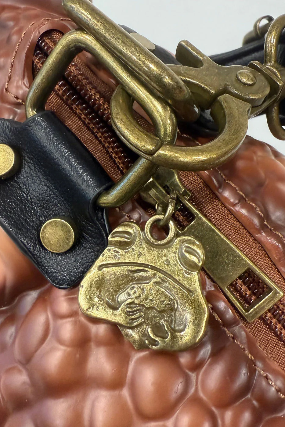 Tan Toad Bag - Image 8